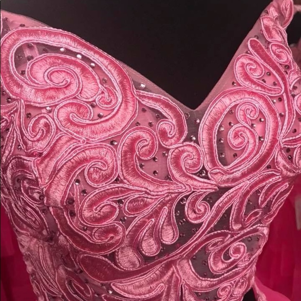 BRAND NEW PROM GOWN SIZE 8
